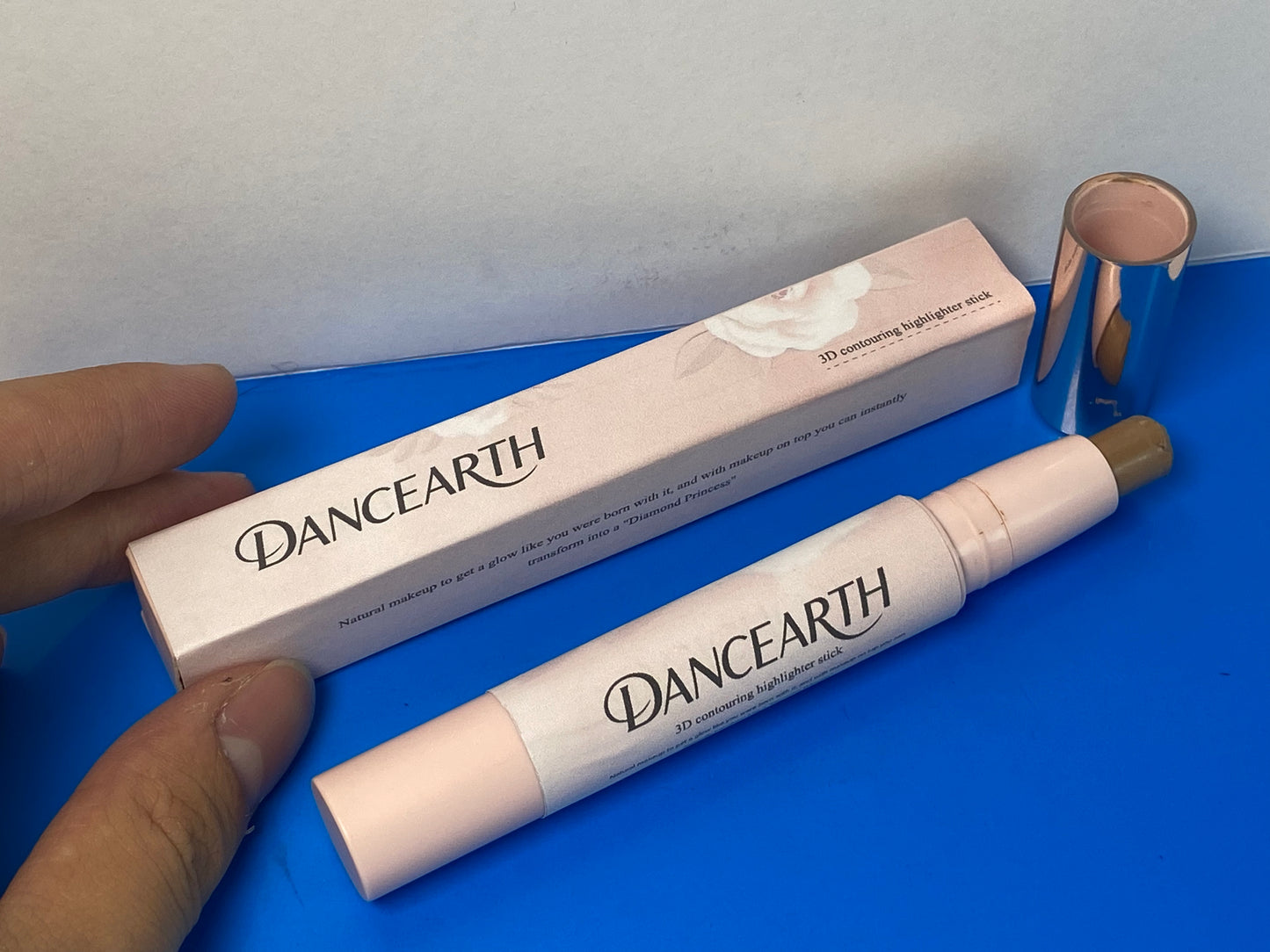 DANCEARTH  Highlighter make-up, Vegan Formula, Easy to Use, Glides on Effortlessly, Non-Greasy, Doesn't Crease, 0.21oz