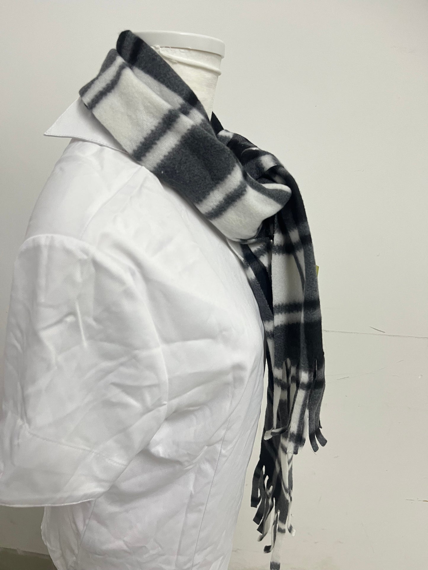 【Desertree Plaid Fringe Scarf】—— Stylish & Warm Accessory for Daily Outfits