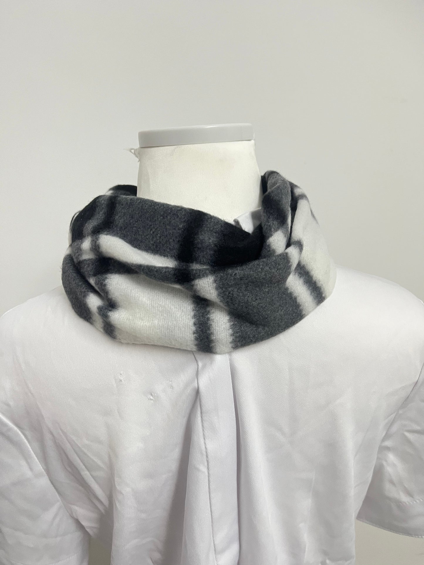 【Desertree Plaid Fringe Scarf】—— Stylish & Warm Accessory for Daily Outfits