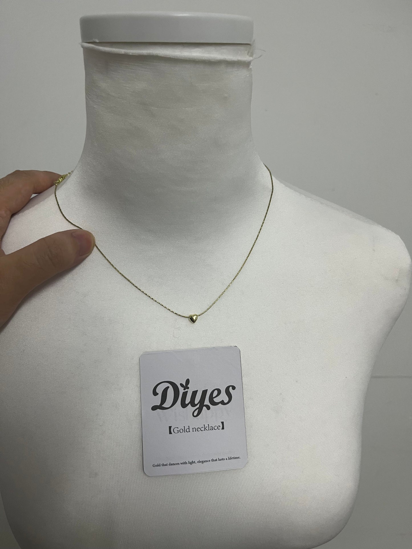 Diyes Dainty Gold Heart Necklace, Minimalist Heart Pendant Necklace for Women, Elegant Gold Chain Necklace for Daily Wear, Gift for Her