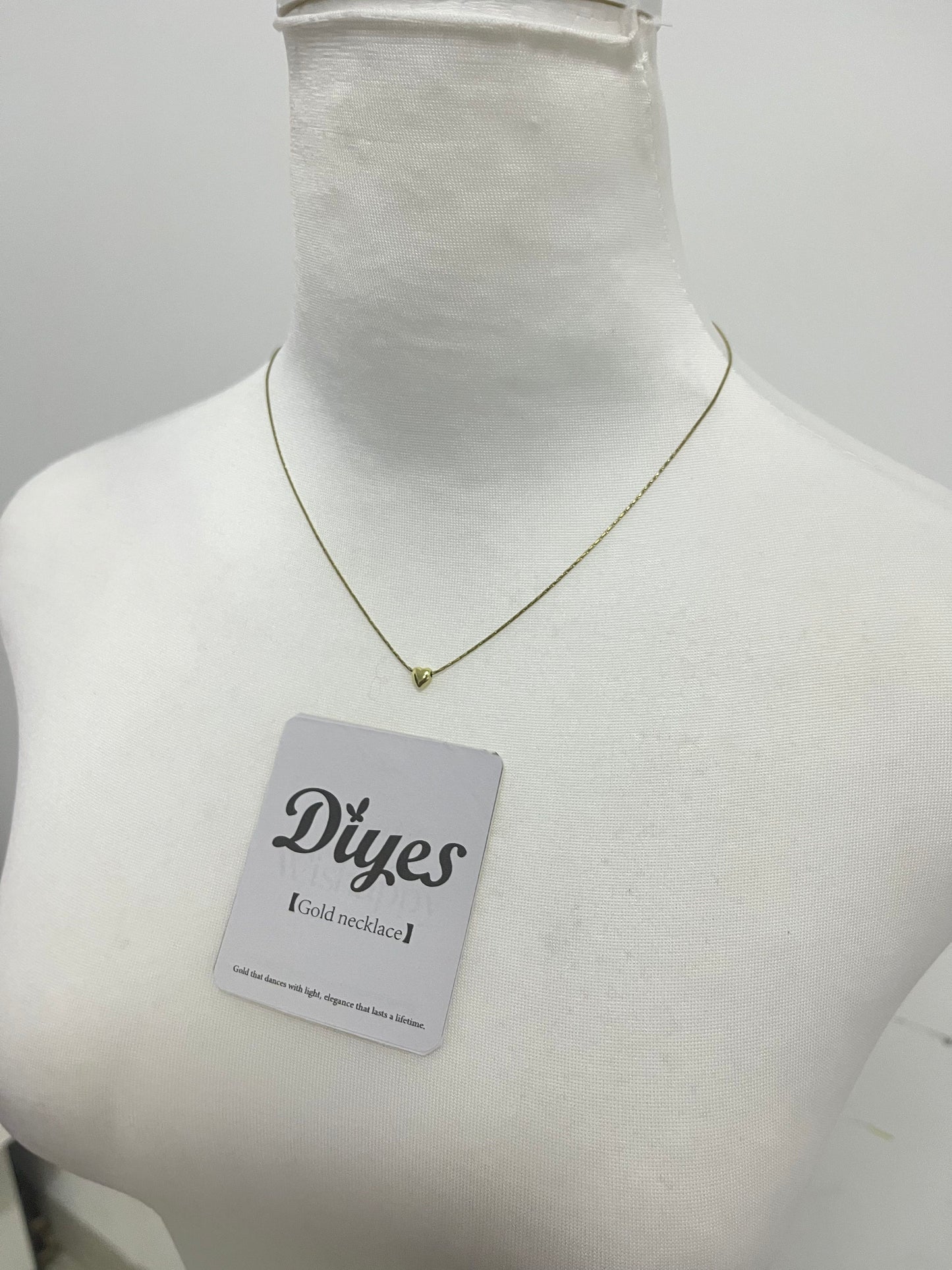 Diyes Dainty Gold Heart Necklace, Minimalist Heart Pendant Necklace for Women, Elegant Gold Chain Necklace for Daily Wear, Gift for Her
