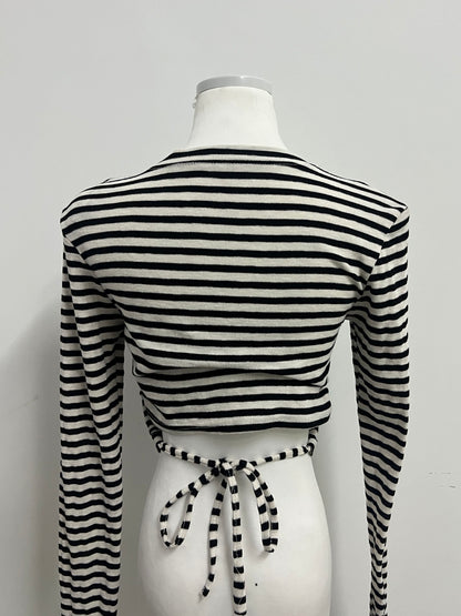 【Drcould Black & White Striped Ribbed Crop Top】—— Trendy & Versatile Daily Wear