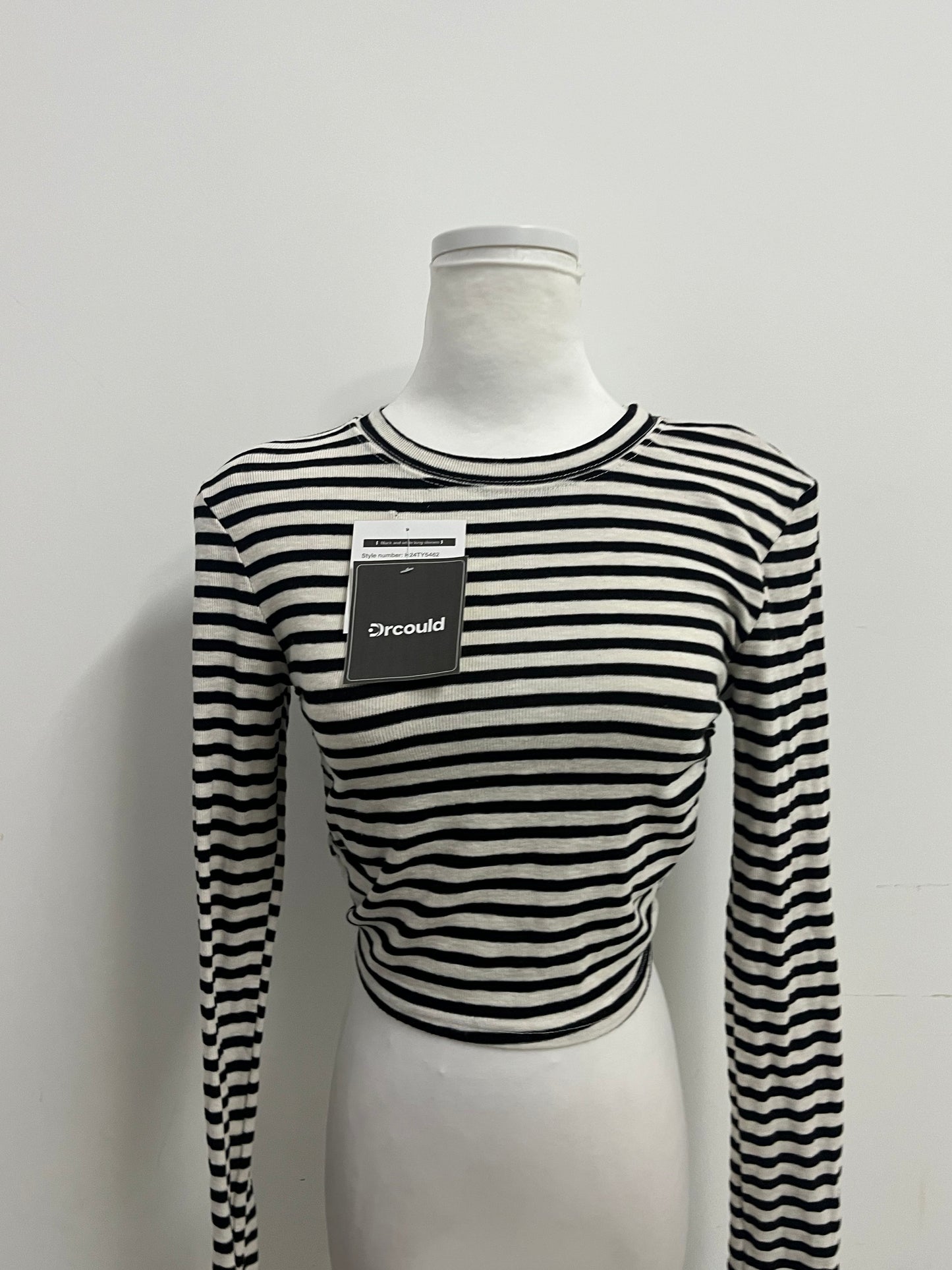 【Drcould Black & White Striped Ribbed Crop Top】—— Trendy & Versatile Daily Wear