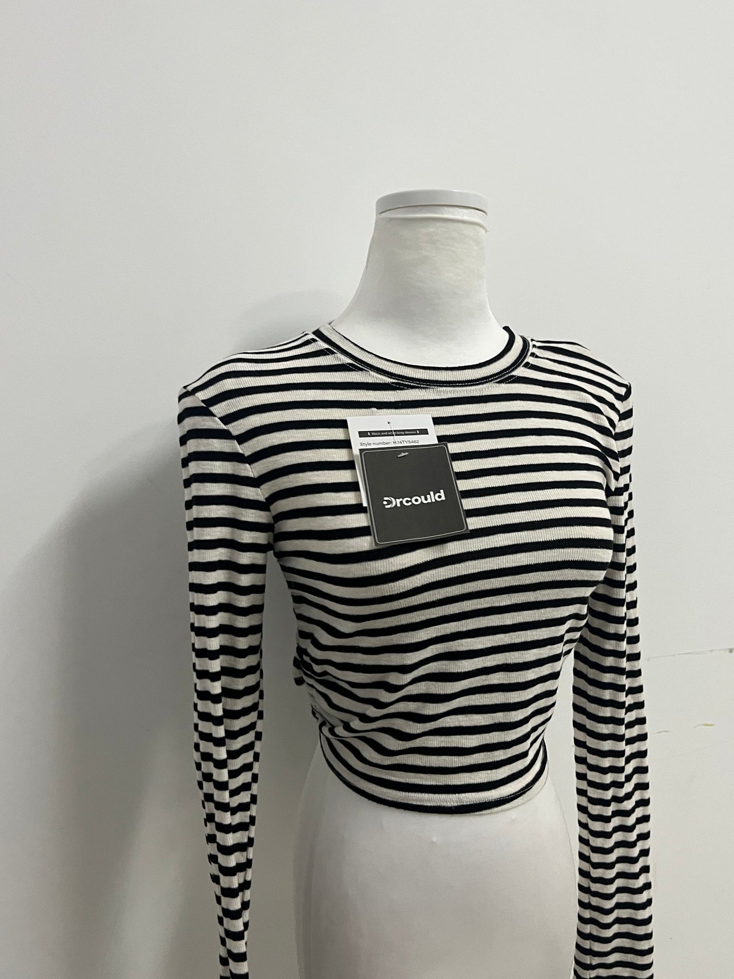 【Drcould Black & White Striped Ribbed Crop Top】—— Trendy & Versatile Daily Wear