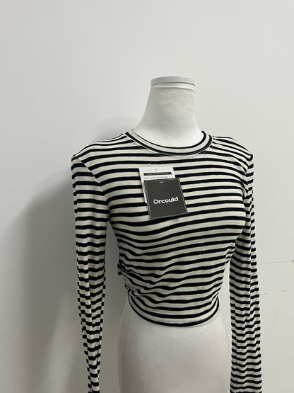 【Drcould Black & White Striped Ribbed Crop Top】—— Trendy & Versatile Daily Wear