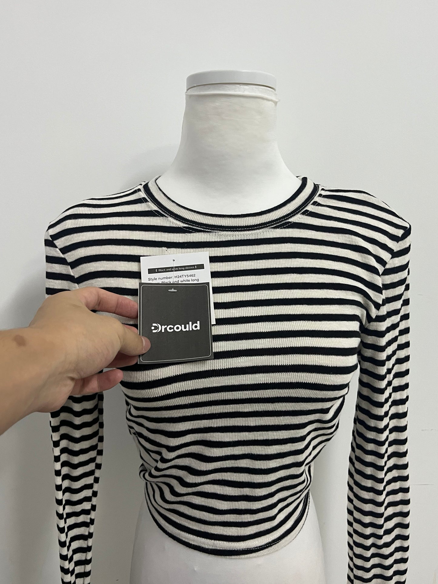 【Drcould Black & White Striped Ribbed Crop Top】—— Trendy & Versatile Daily Wear