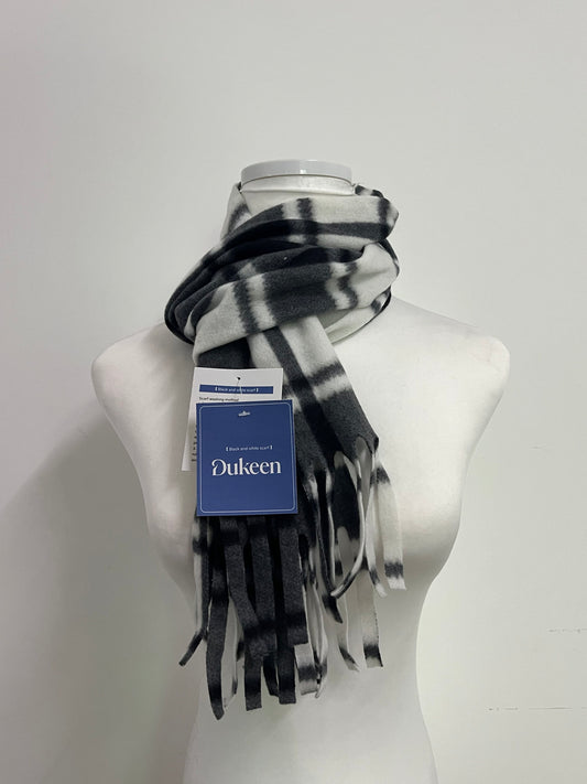 Dukeen Scarfs Black and White Plaid Fringe Scarf - A Fashionable Choice for Autumn and Winter Retro Style and Warmth