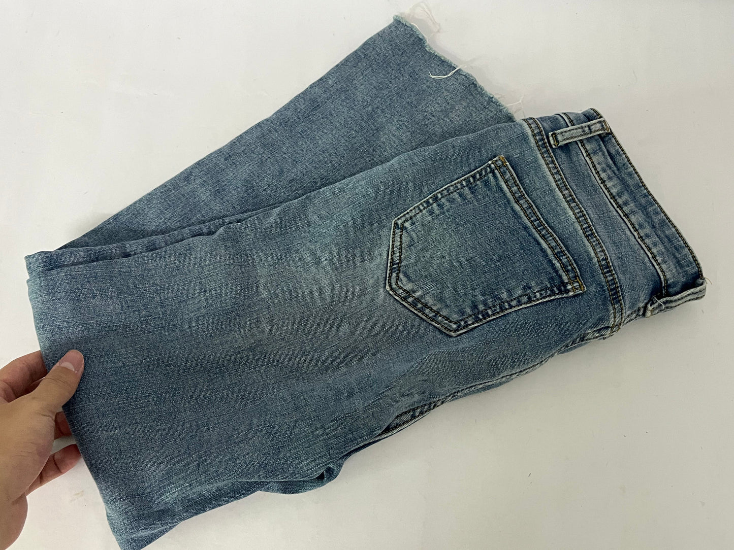 Dukeen Light Blue Frayed Jeans - A Must-have for Daily Wear with Retro and Trendy Style