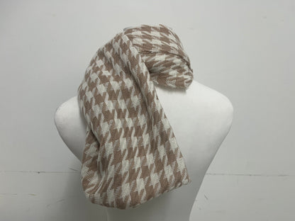 【Easelion Beige Herringbone Plush Scarf】—— Stylish & Cozy Accessory for Daily Layering