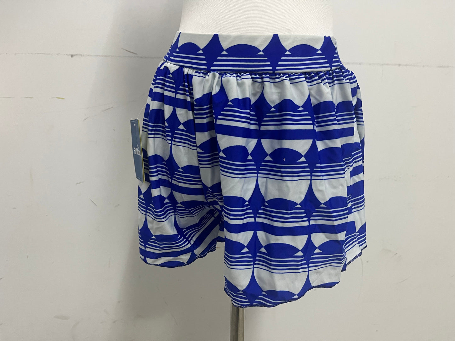 【ElfMount Blue & White Geometric Wide-Leg Shorts】—— Vibrant & Comfortable Bottoms for Casual Styling