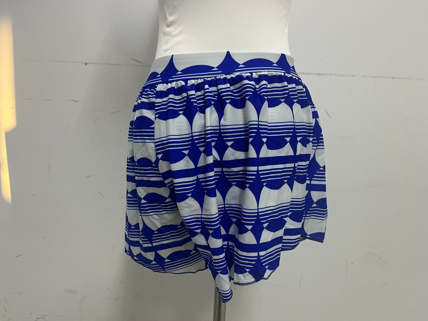 【ElfMount Blue & White Geometric Wide-Leg Shorts】—— Vibrant & Comfortable Bottoms for Casual Styling
