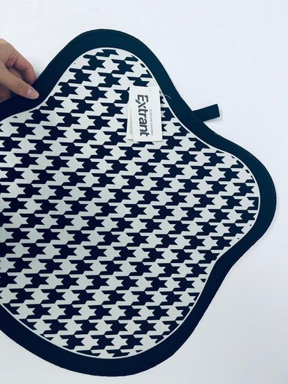 Extrant Automobile seat cushions  , Ice Silk Non-Slip Car Front Seat Cushion Pads, Thin Breathable Seats Protector Pad, Universal Auto Interior Seats Cooler Accessories for Long Driving