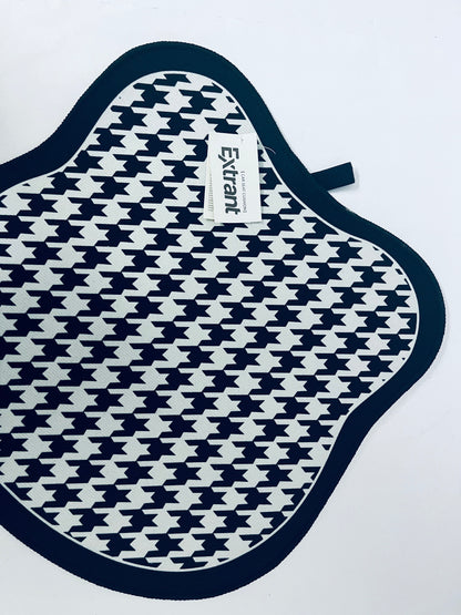 Extrant Automobile seat cushions  , Ice Silk Non-Slip Car Front Seat Cushion Pads, Thin Breathable Seats Protector Pad, Universal Auto Interior Seats Cooler Accessories for Long Driving