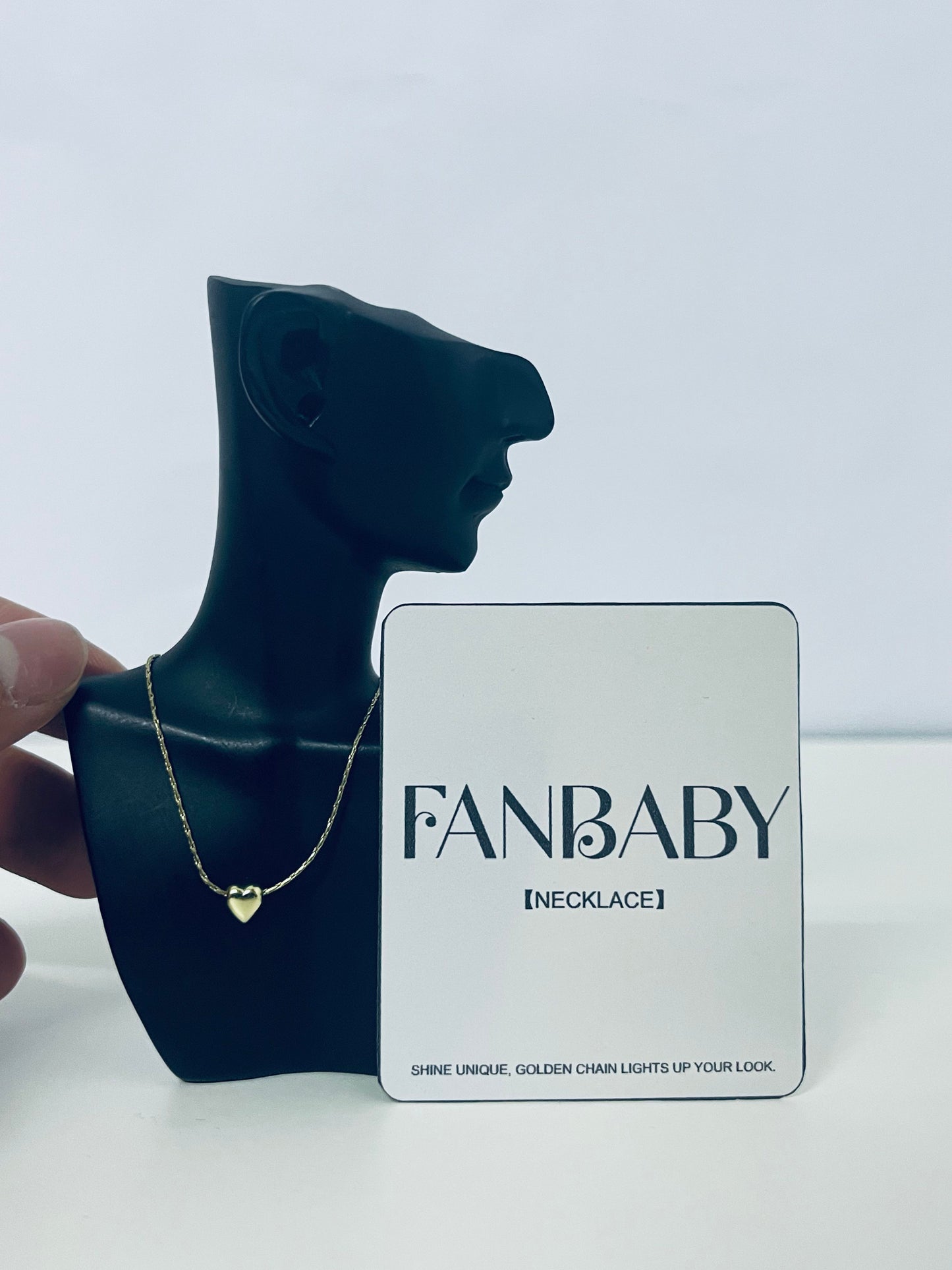 FANBABY Golden Heart Necklace Minimalist & Exquisite Niche Design A Romantic Expression of Neck Tenderness