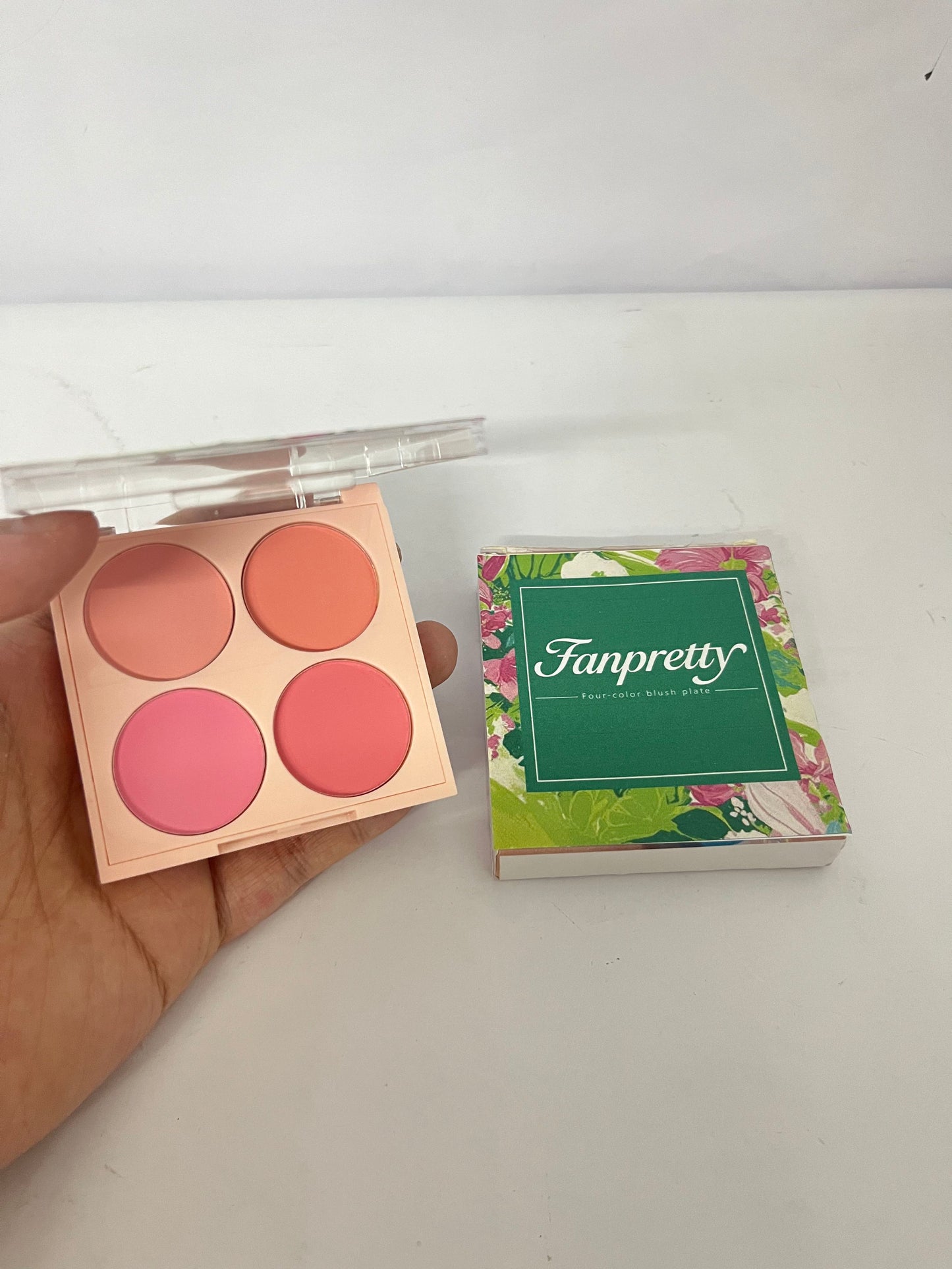 Fanpretty Eyeshadow palettes 4 Colors Blush Palette for Cheeks with Make Up Brush,Face Matte Contour Blush Makeup Palette,Buildable Shimmer Facial Cheek Blusher Shades,Blendable Cosmetic Makeup Blush