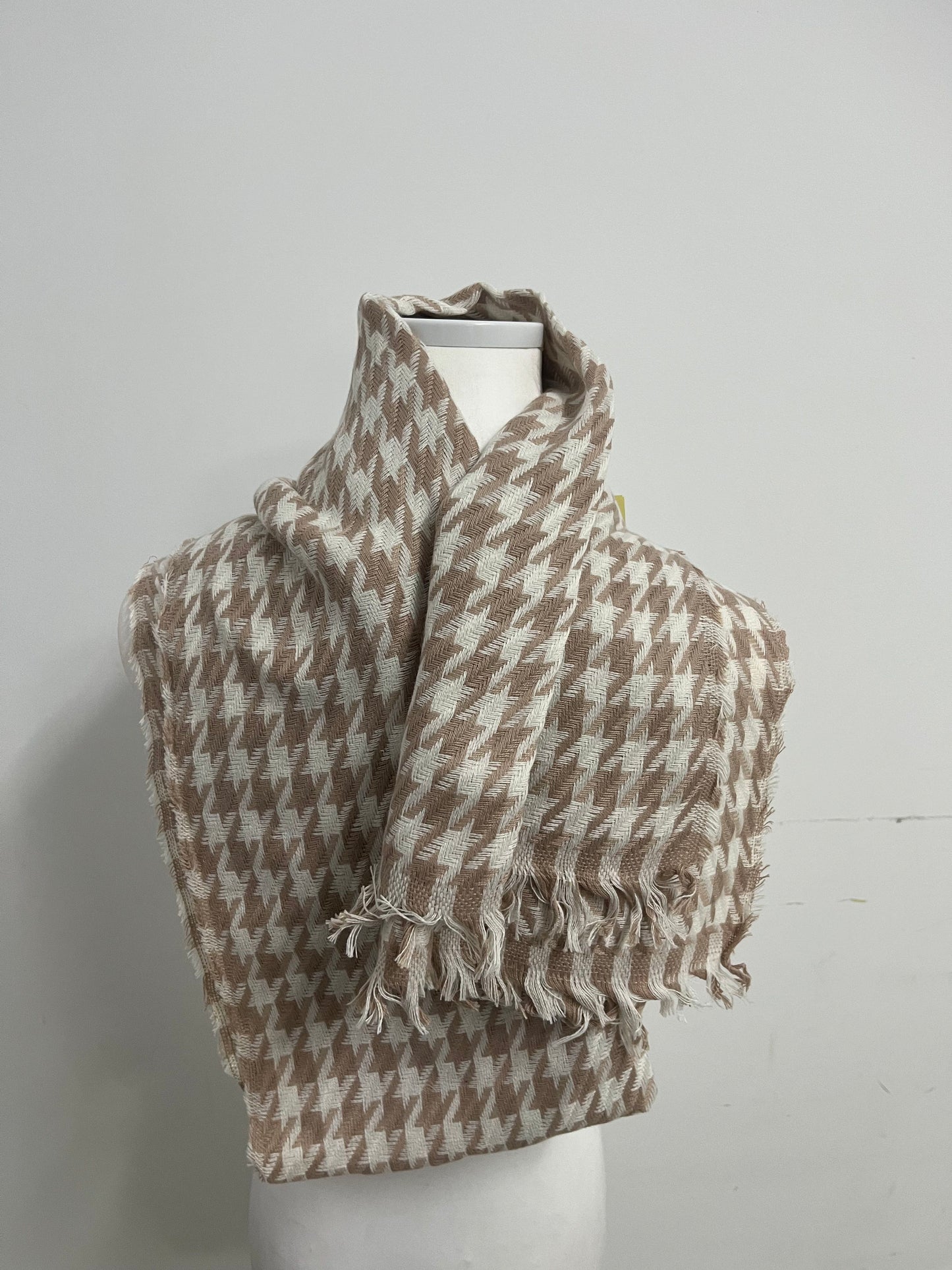 FieeU Brown Houndstooth Scarf - Classic Design for Casual & Dressy Looks