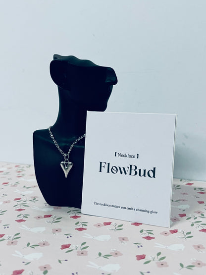 FlowBud Silver Necklace Women,Stainless Steel Chain Necklace Woman Heart Women Necklace Pendant Silver