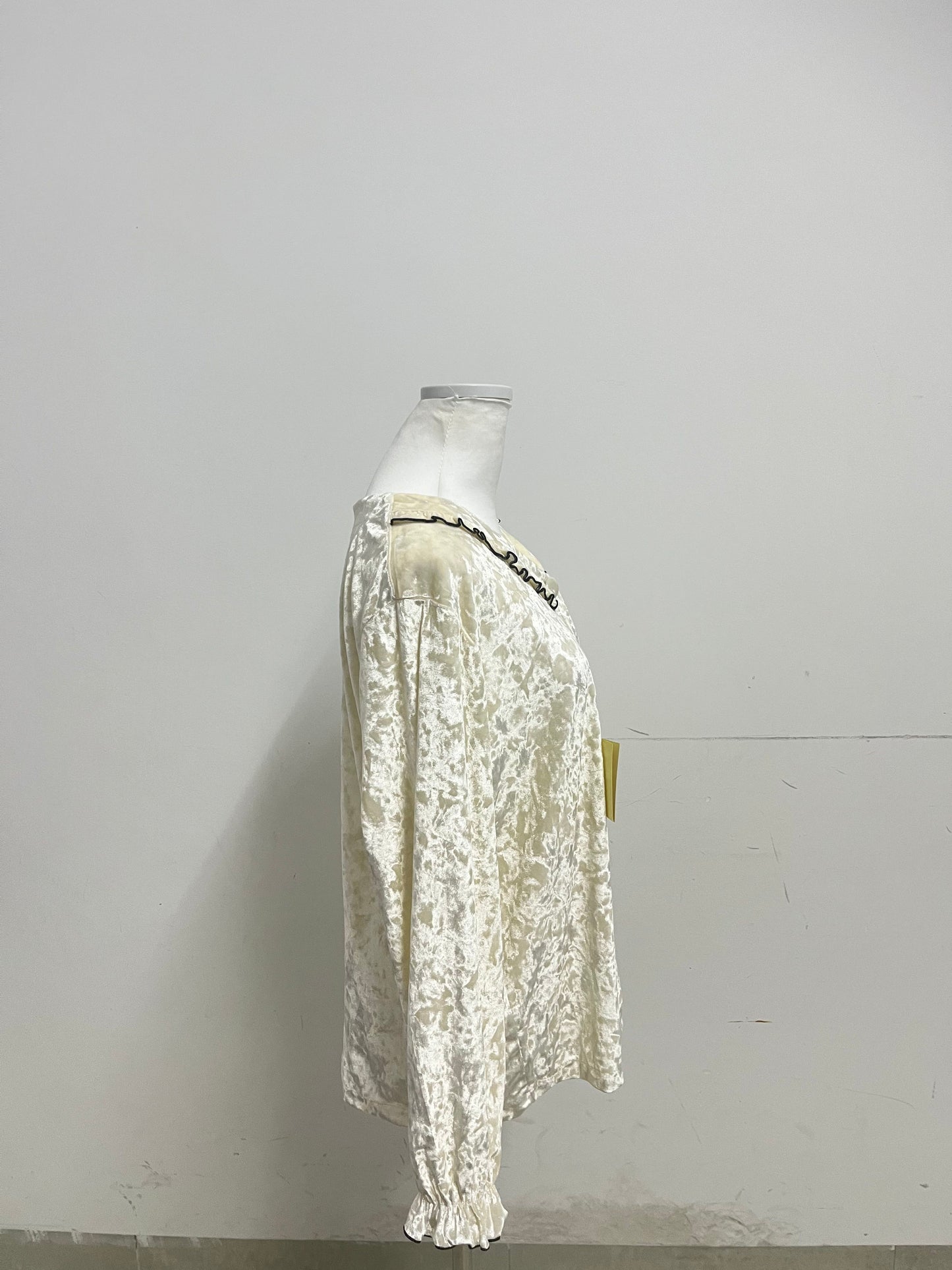 【Flowfox Cream Velvet Sleepwear Top】—— Luxurious & Cozy Nightwear Essential