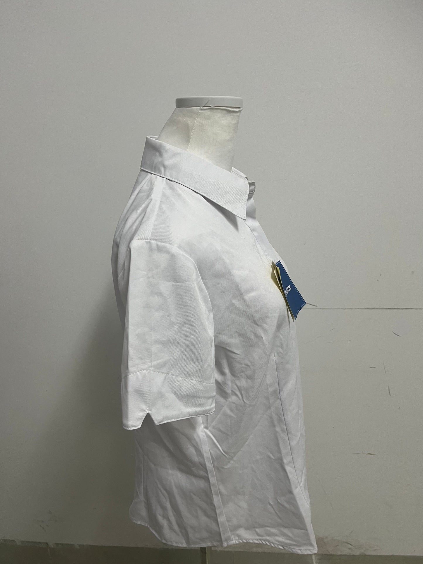 【Flowfox Short-Sleeve White Cotton Shirt】—— Classic & Breathable Daily Essential