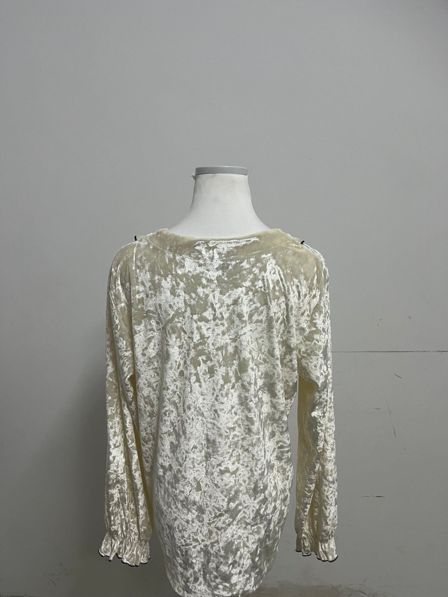 【Flowfox Cream Velvet Sleepwear Top】—— Luxurious & Cozy Nightwear Essential