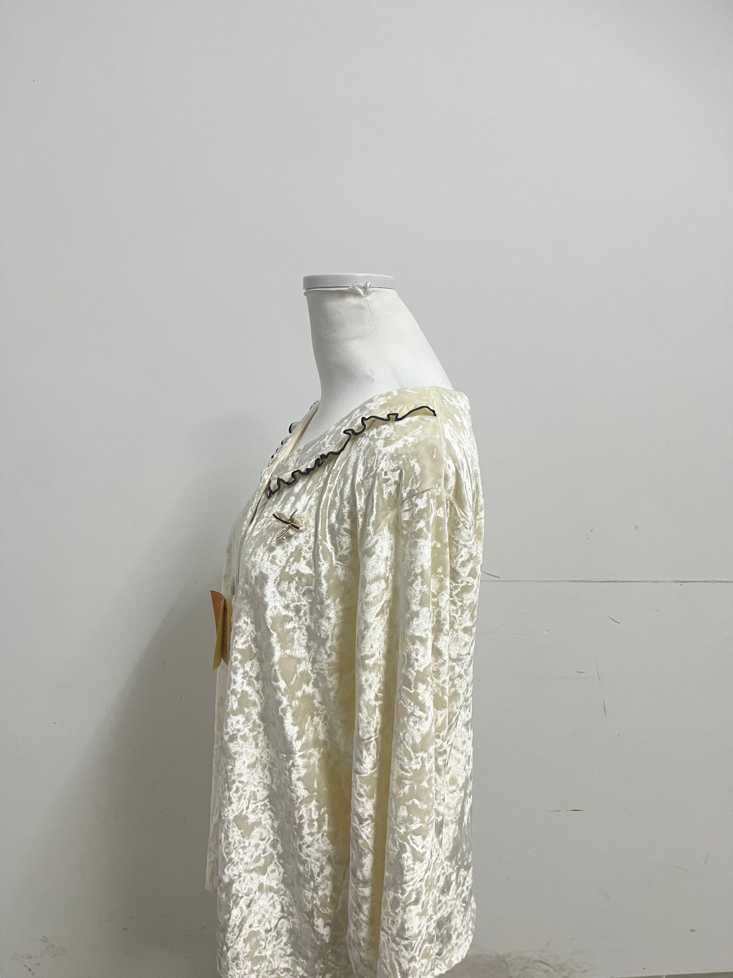 【Flowfox Cream Velvet Sleepwear Top】—— Luxurious & Cozy Nightwear Essential