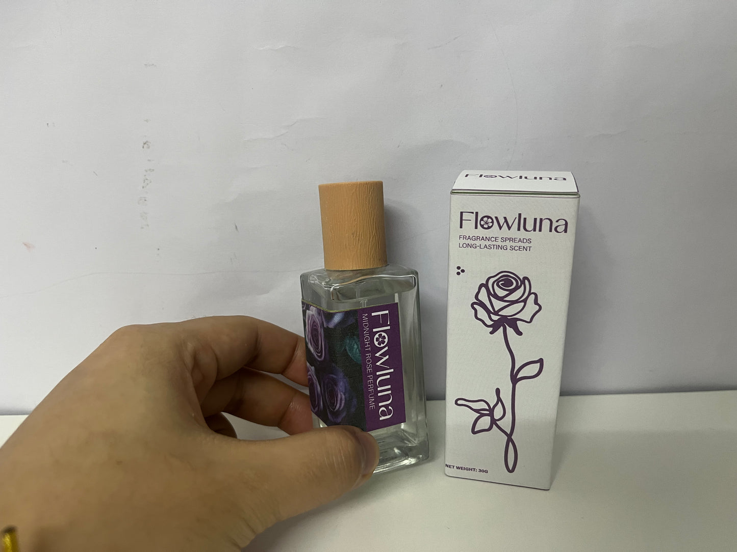 【Flowluna Perfumes】—— Enchanting Midnight Rose Scent for a Mysterious, Elegant Aura