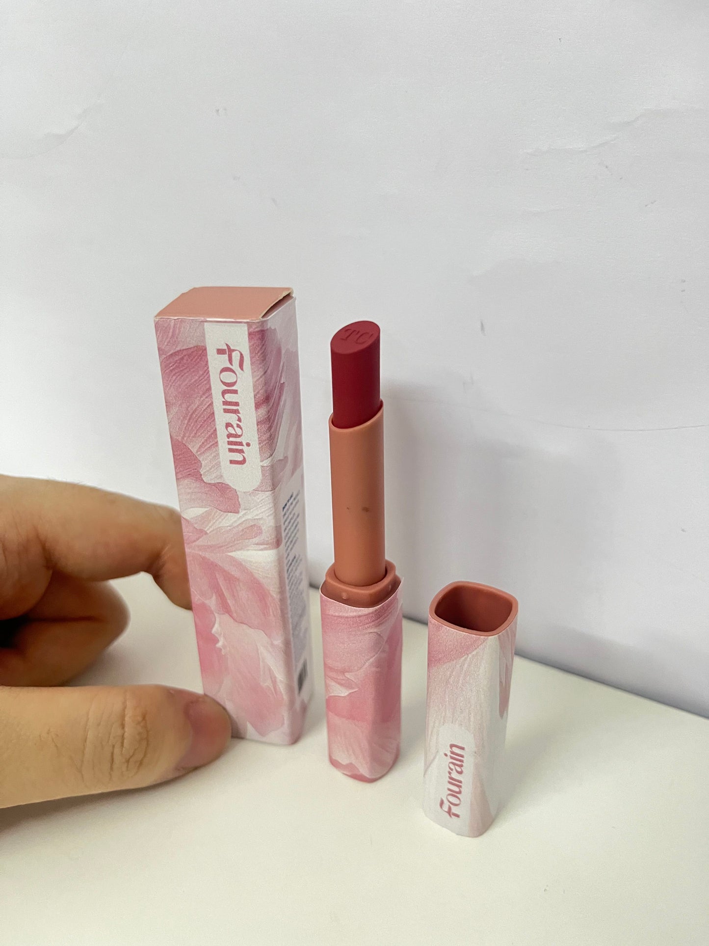Fourain Petal Soft Matte Lipstick Retro Red Brown A Atmosphere Accent Item for Daily Makeup