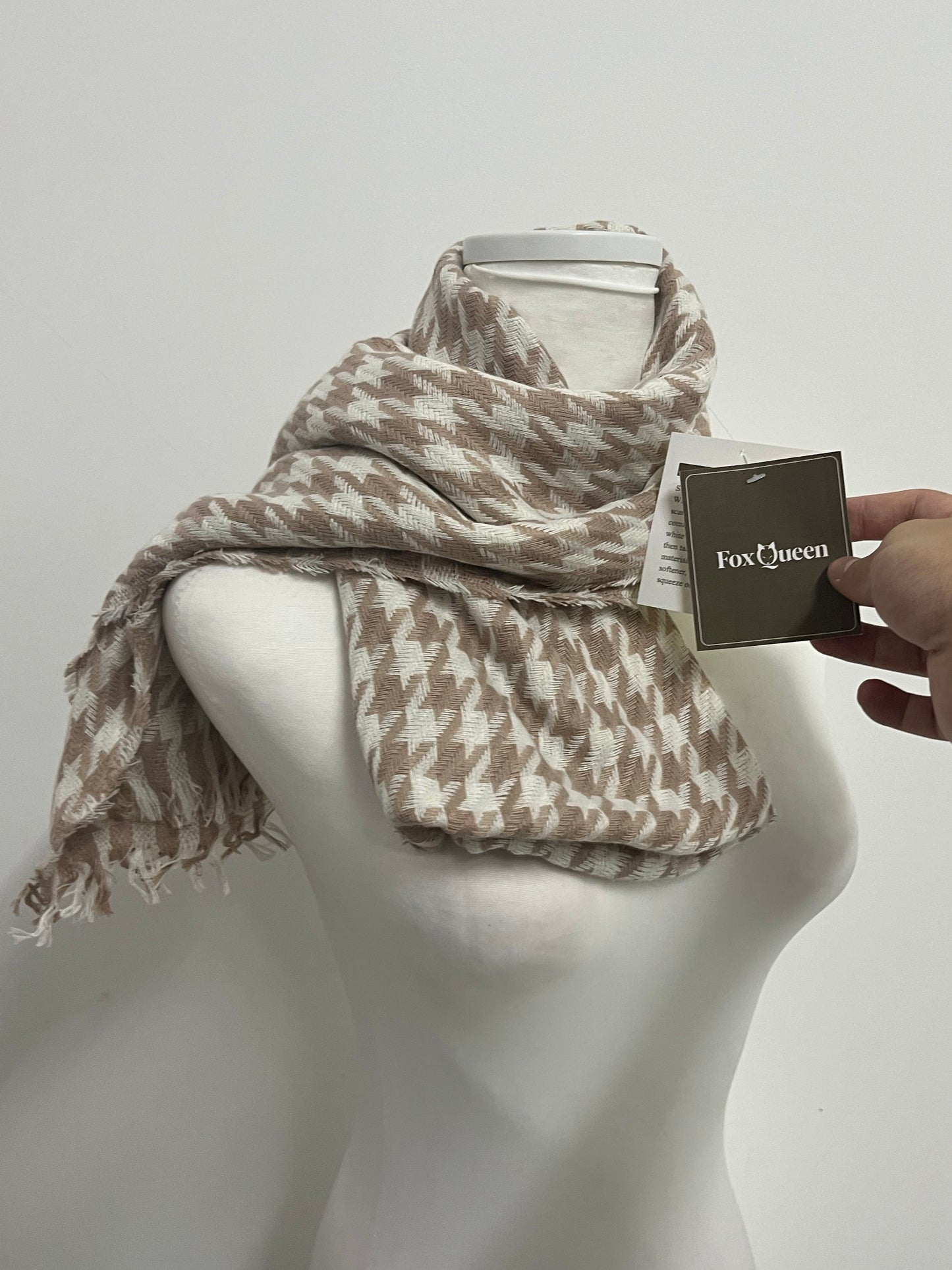 FoxQueen Houndstooth Woven Scarf: Lightweight Frayed-Edge Retro Pattern Scarf for Daily Outfit Layering & Seasonal Styling
