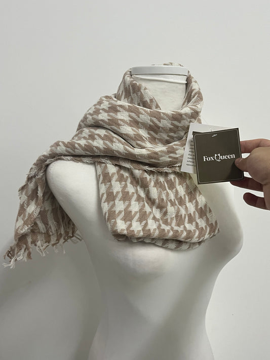FoxQueen Houndstooth Woven Scarf: Lightweight Frayed-Edge Retro Pattern Scarf for Daily Outfit Layering & Seasonal Styling