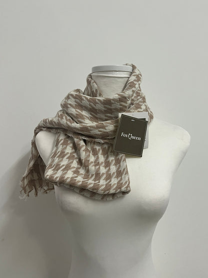 FoxQueen Houndstooth Woven Scarf: Lightweight Frayed-Edge Retro Pattern Scarf for Daily Outfit Layering & Seasonal Styling