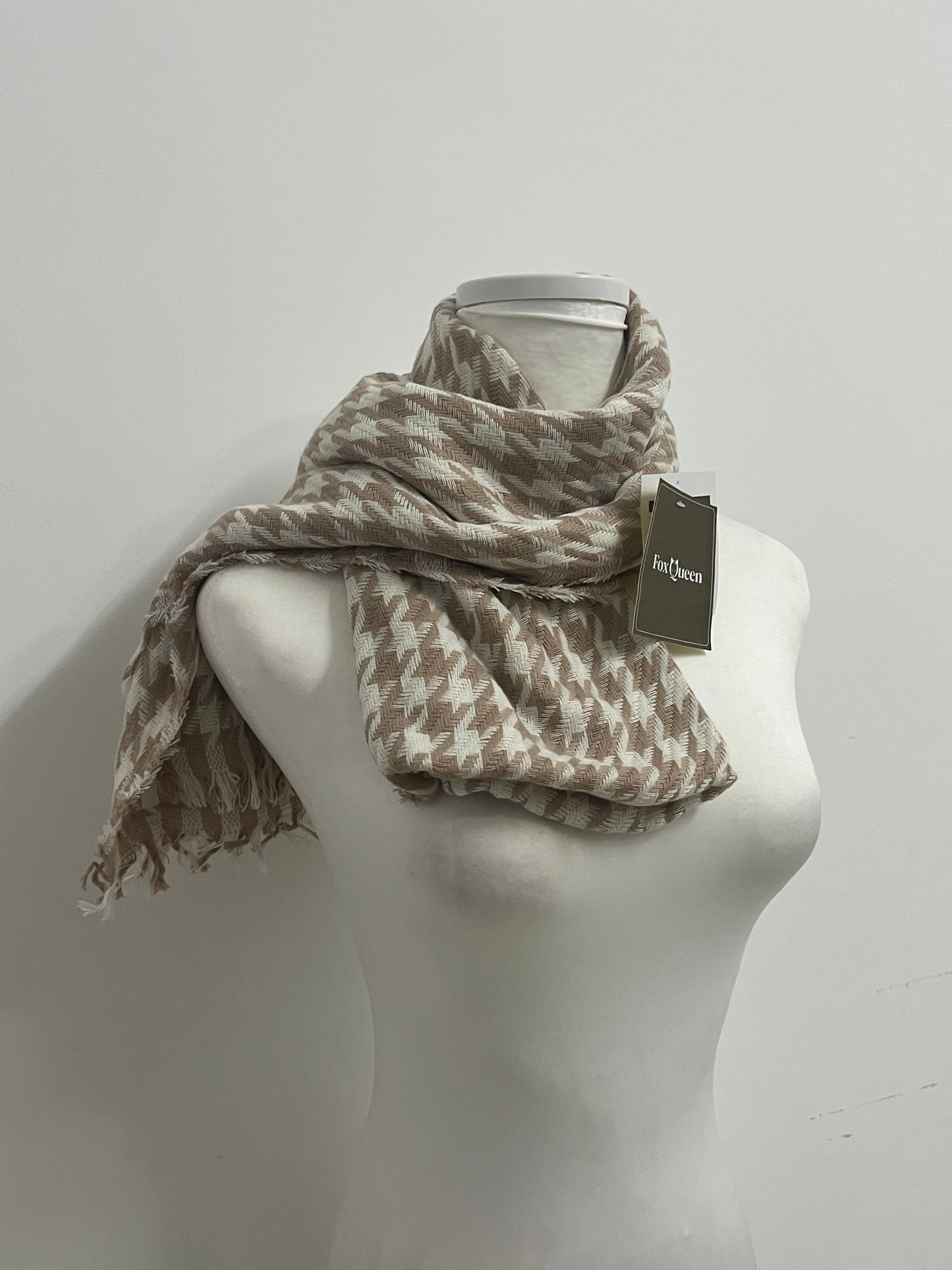 FoxQueen Houndstooth Woven Scarf: Lightweight Frayed-Edge Retro Pattern Scarf for Daily Outfit Layering & Seasonal Styling