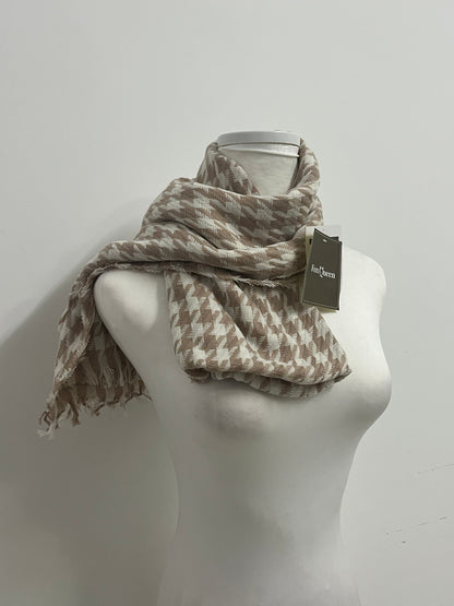 FoxQueen Houndstooth Woven Scarf: Lightweight Frayed-Edge Retro Pattern Scarf for Daily Outfit Layering & Seasonal Styling