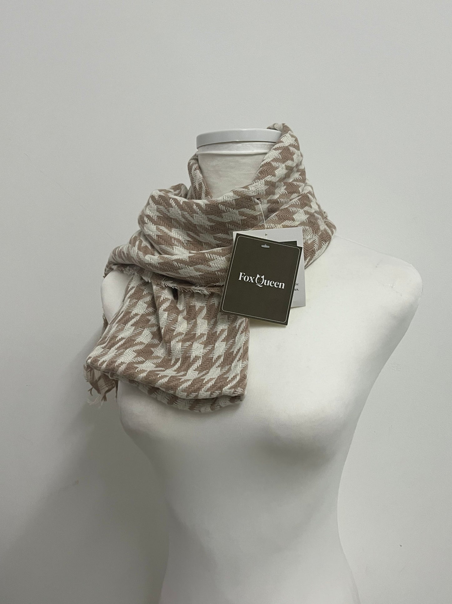 FoxQueen Houndstooth Woven Scarf: Lightweight Frayed-Edge Retro Pattern Scarf for Daily Outfit Layering & Seasonal Styling