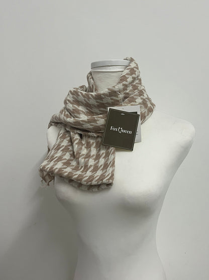 FoxQueen Houndstooth Woven Scarf: Lightweight Frayed-Edge Retro Pattern Scarf for Daily Outfit Layering & Seasonal Styling