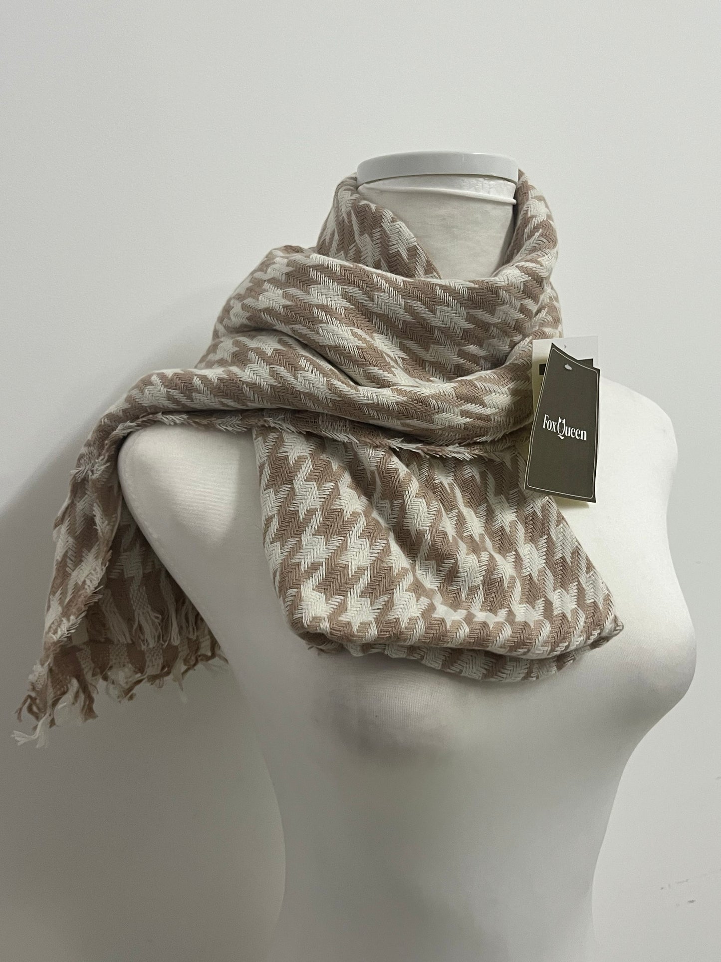 FoxQueen Houndstooth Woven Scarf: Lightweight Frayed-Edge Retro Pattern Scarf for Daily Outfit Layering & Seasonal Styling