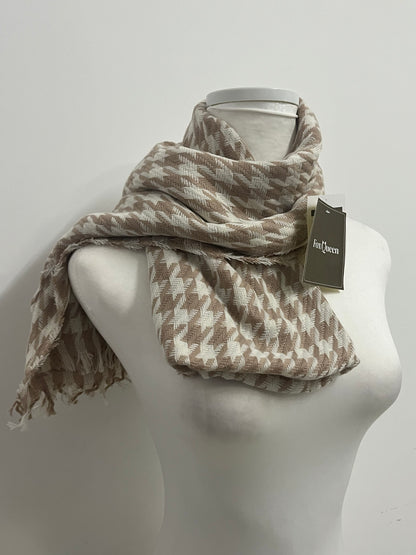 FoxQueen Houndstooth Woven Scarf: Lightweight Frayed-Edge Retro Pattern Scarf for Daily Outfit Layering & Seasonal Styling