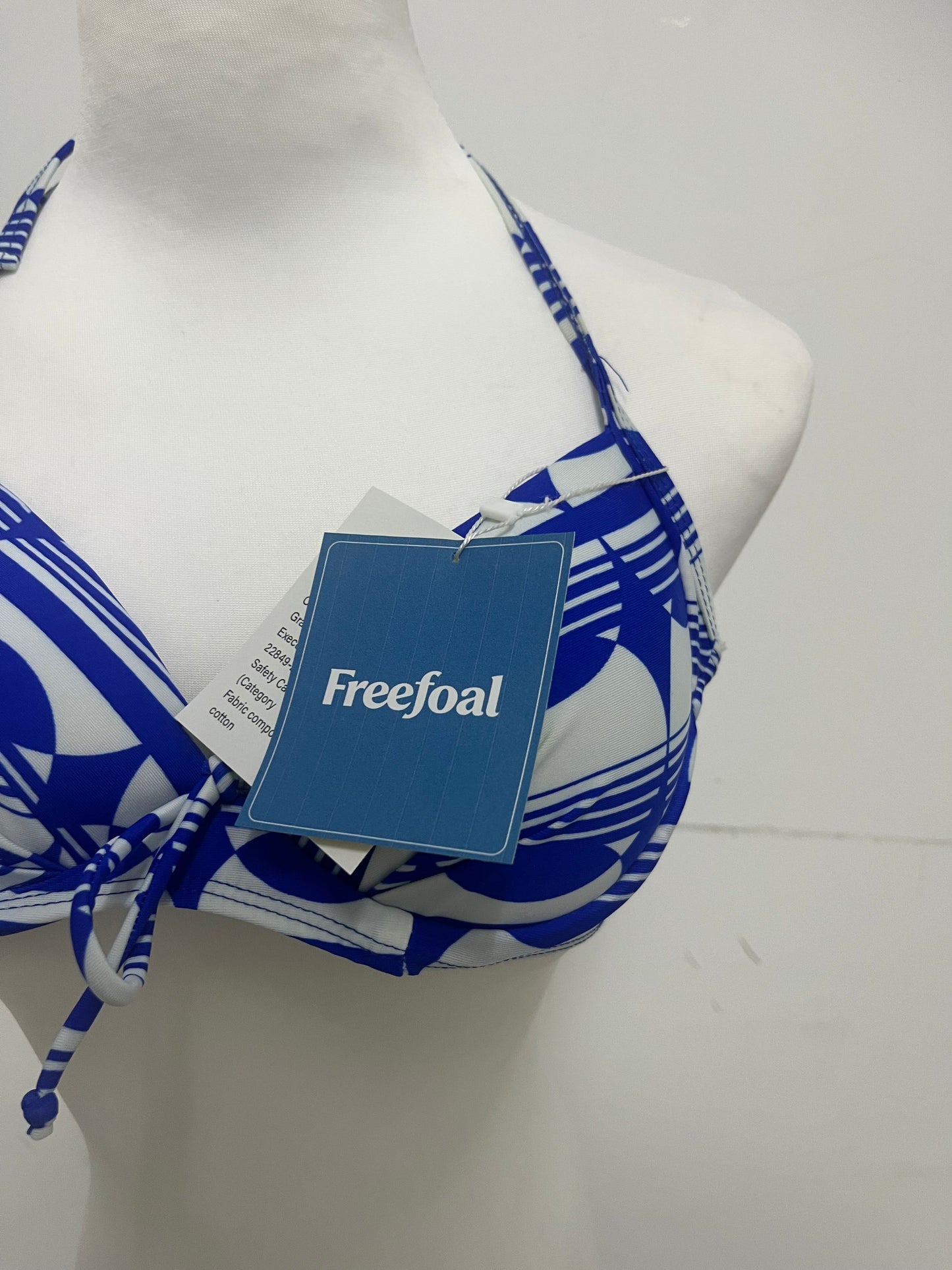 【Freefoal Blue & White Geometric Halter Swimsuit Top】—— Stylish & Adjustable Swimwear for Beach Days