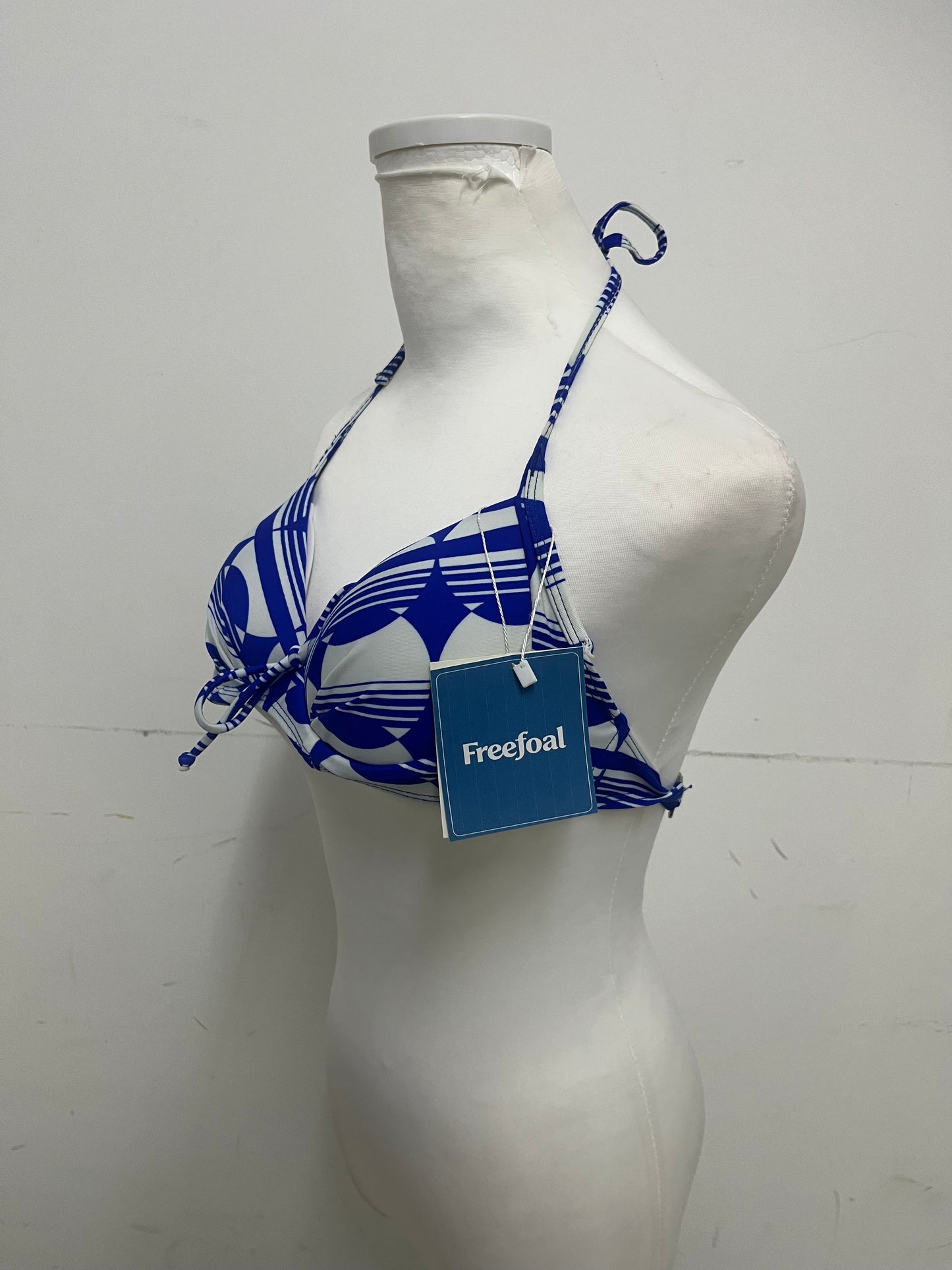 【Freefoal Blue & White Geometric Halter Swimsuit Top】—— Stylish & Adjustable Swimwear for Beach Days