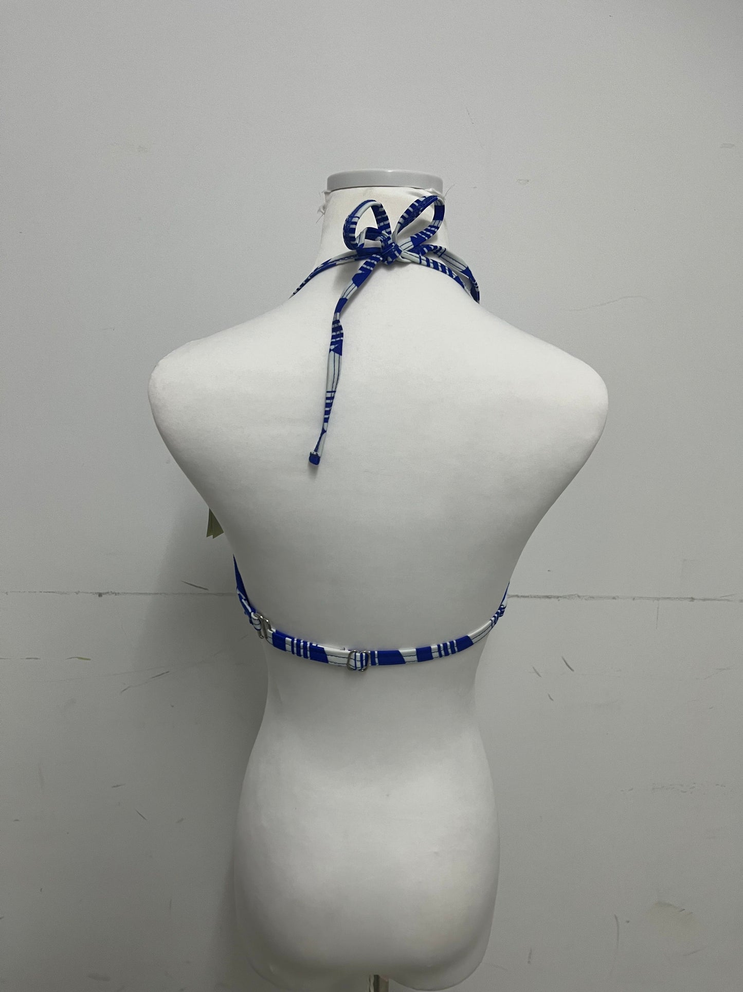 【Freefoal Blue & White Geometric Halter Swimsuit Top】—— Stylish & Adjustable Swimwear for Beach Days