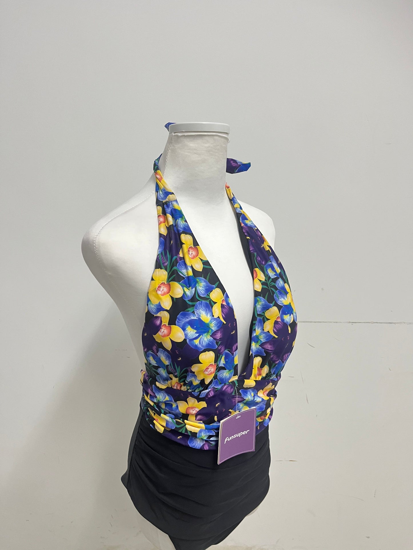 Funsuper Floral Deep V Halter Swimsuit Colorful Retro Slim-Fitting A Standout Fashion for Beach Vacations
