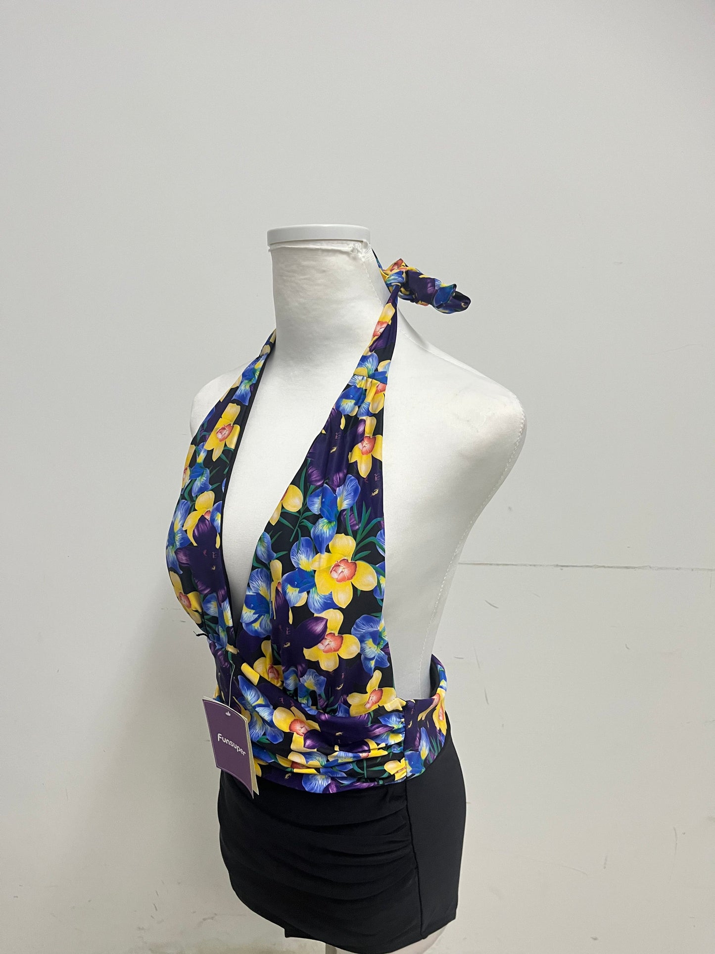 Funsuper Floral Deep V Halter Swimsuit Colorful Retro Slim-Fitting A Standout Fashion for Beach Vacations