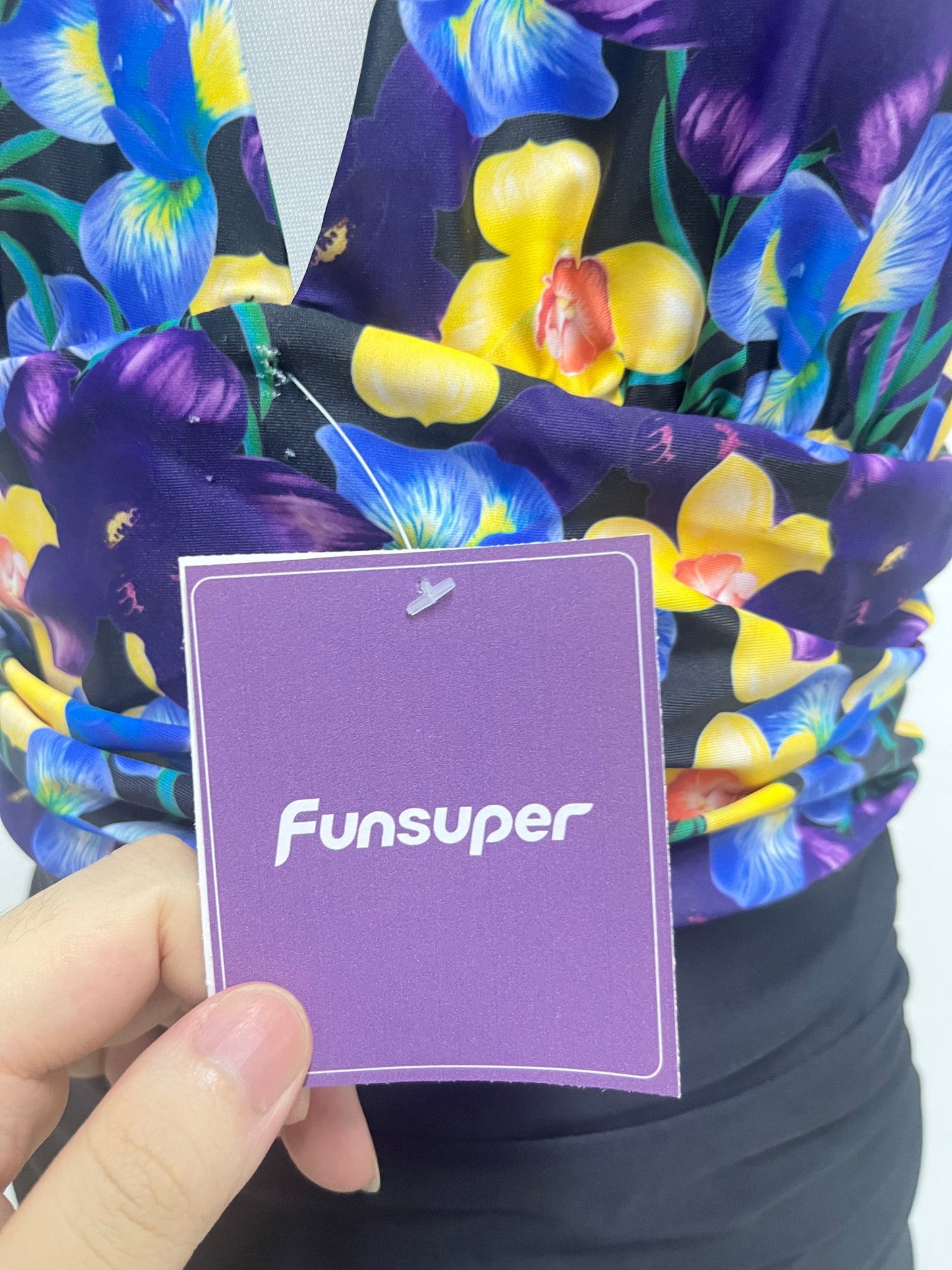 Funsuper Floral Deep V Halter Swimsuit Colorful Retro Slim-Fitting A Standout Fashion for Beach Vacations