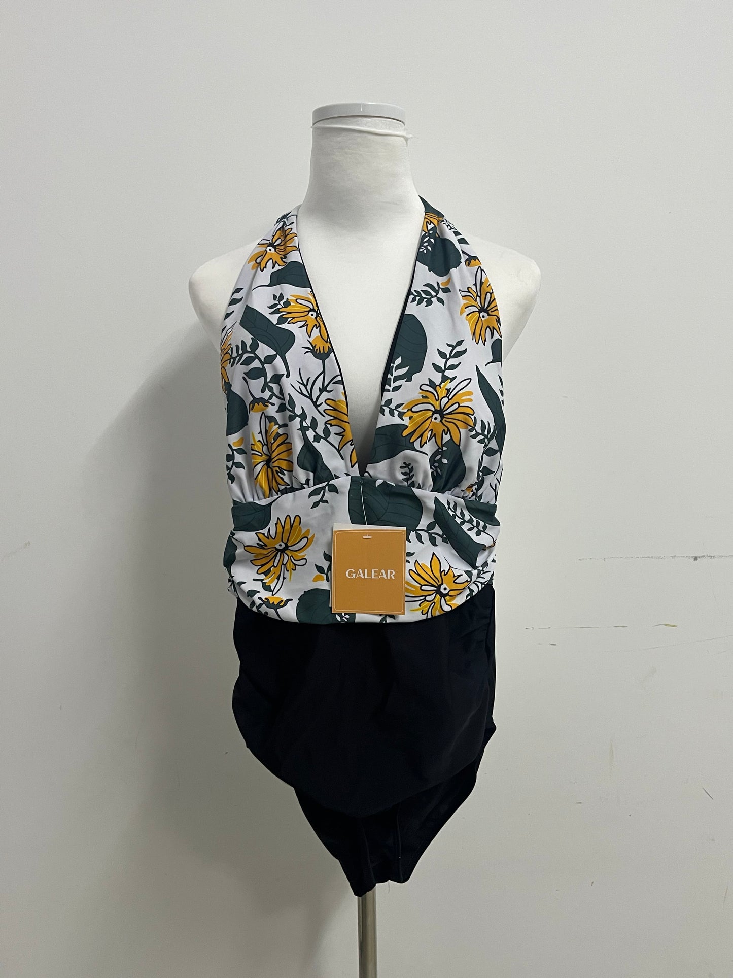 【GALEAR Floral Print Two-Piece Swimsuit】—— Stylish & Flattering Beachwear Choice