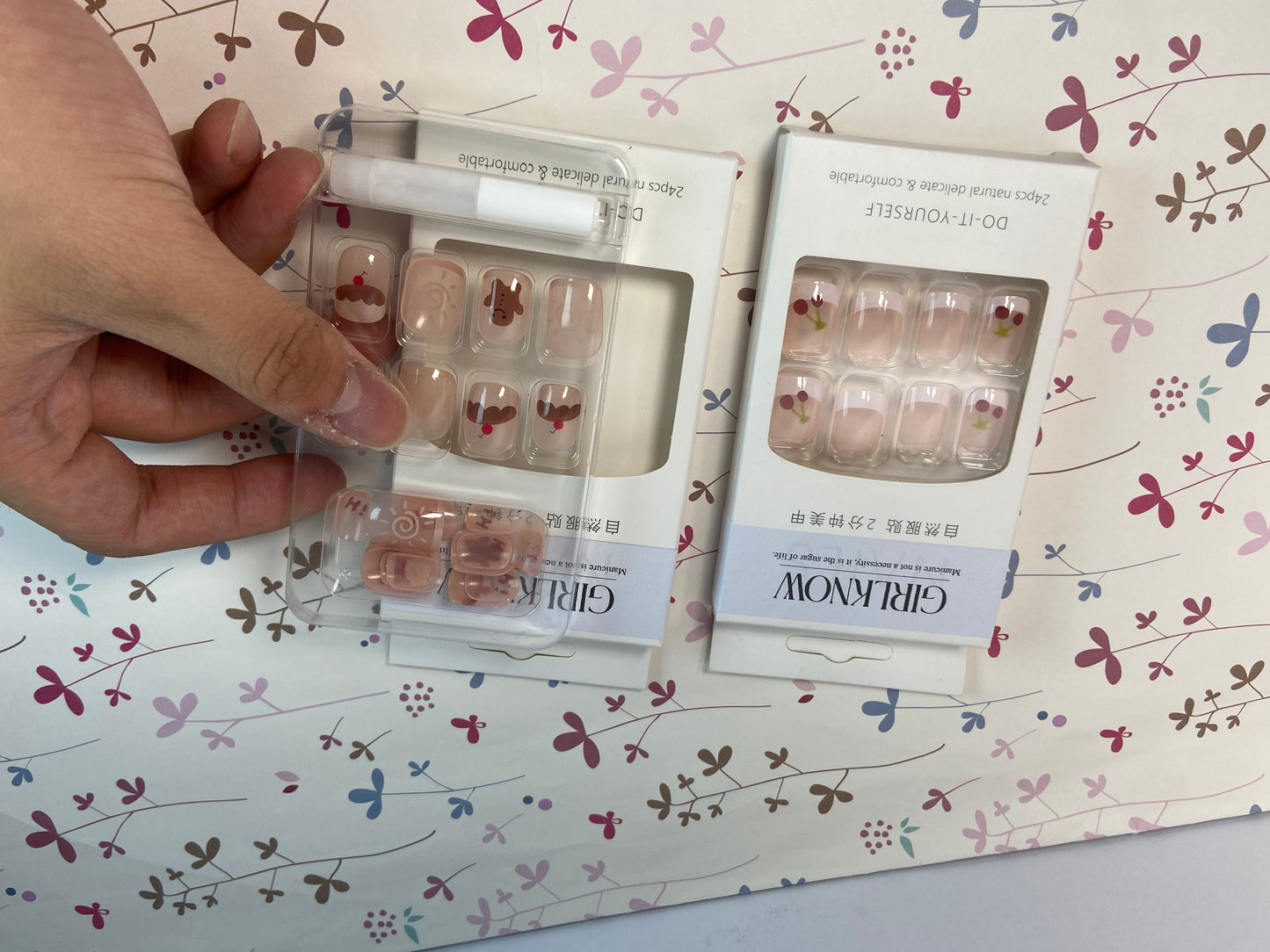 GIRLKNOW False nails Press on Nails Short Square Length Full Cover Reusable False Nails Kits, Glue on Nails with Animal Floral Designs Artificial Glossy Fingernails Acrylic Fake Nails for Women Stick on Nails Coffin Shape