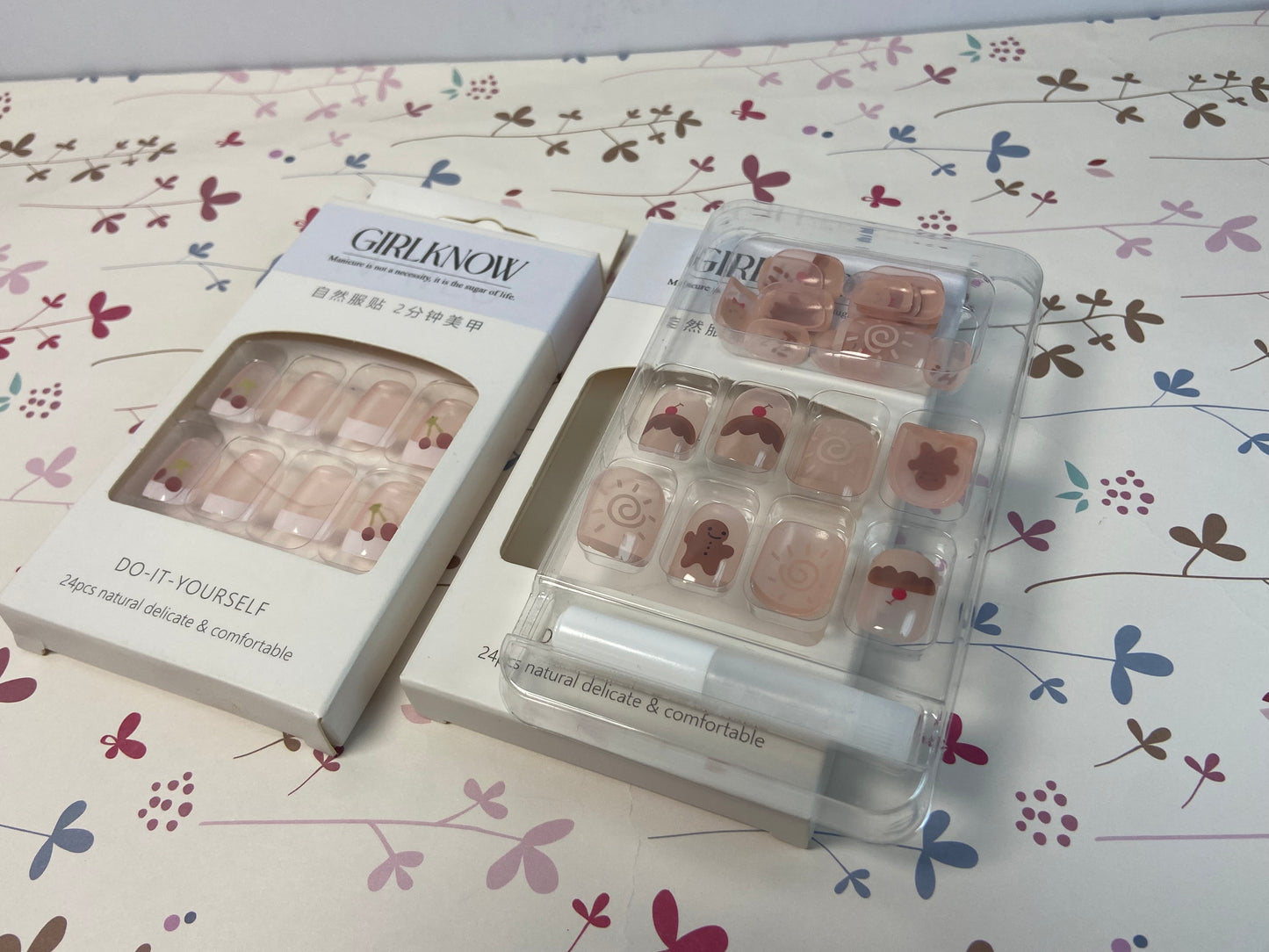 GIRLKNOW False nails Press on Nails Short Square Length Full Cover Reusable False Nails Kits, Glue on Nails with Animal Floral Designs Artificial Glossy Fingernails Acrylic Fake Nails for Women Stick on Nails Coffin Shape