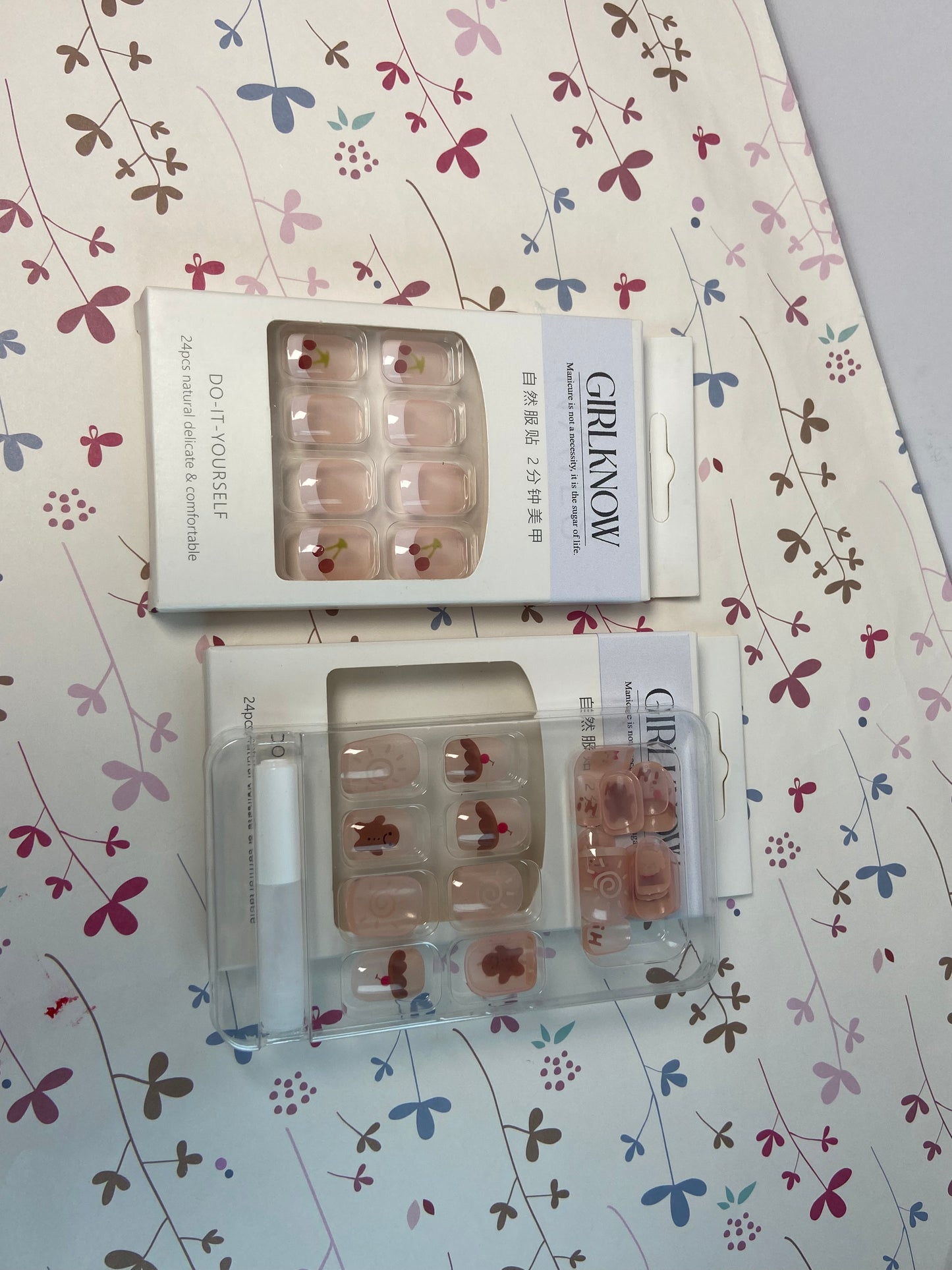 GIRLKNOW False nails Press on Nails Short Square Length Full Cover Reusable False Nails Kits, Glue on Nails with Animal Floral Designs Artificial Glossy Fingernails Acrylic Fake Nails for Women Stick on Nails Coffin Shape