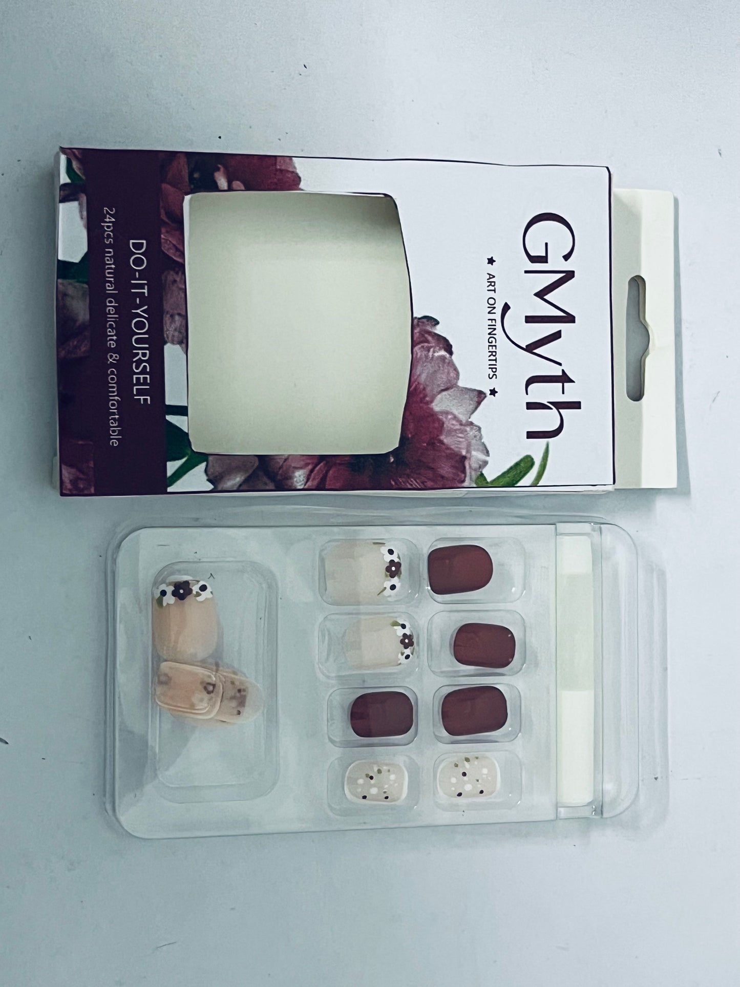 GMyth Press on Nails Short Square Fake Nails French Tip Glue on Nails Glossy Acrylic False Nails with Flower Designs Short Nails Press ons Cute Burgundy Artificial Stick on Nails for Women 24Pcs