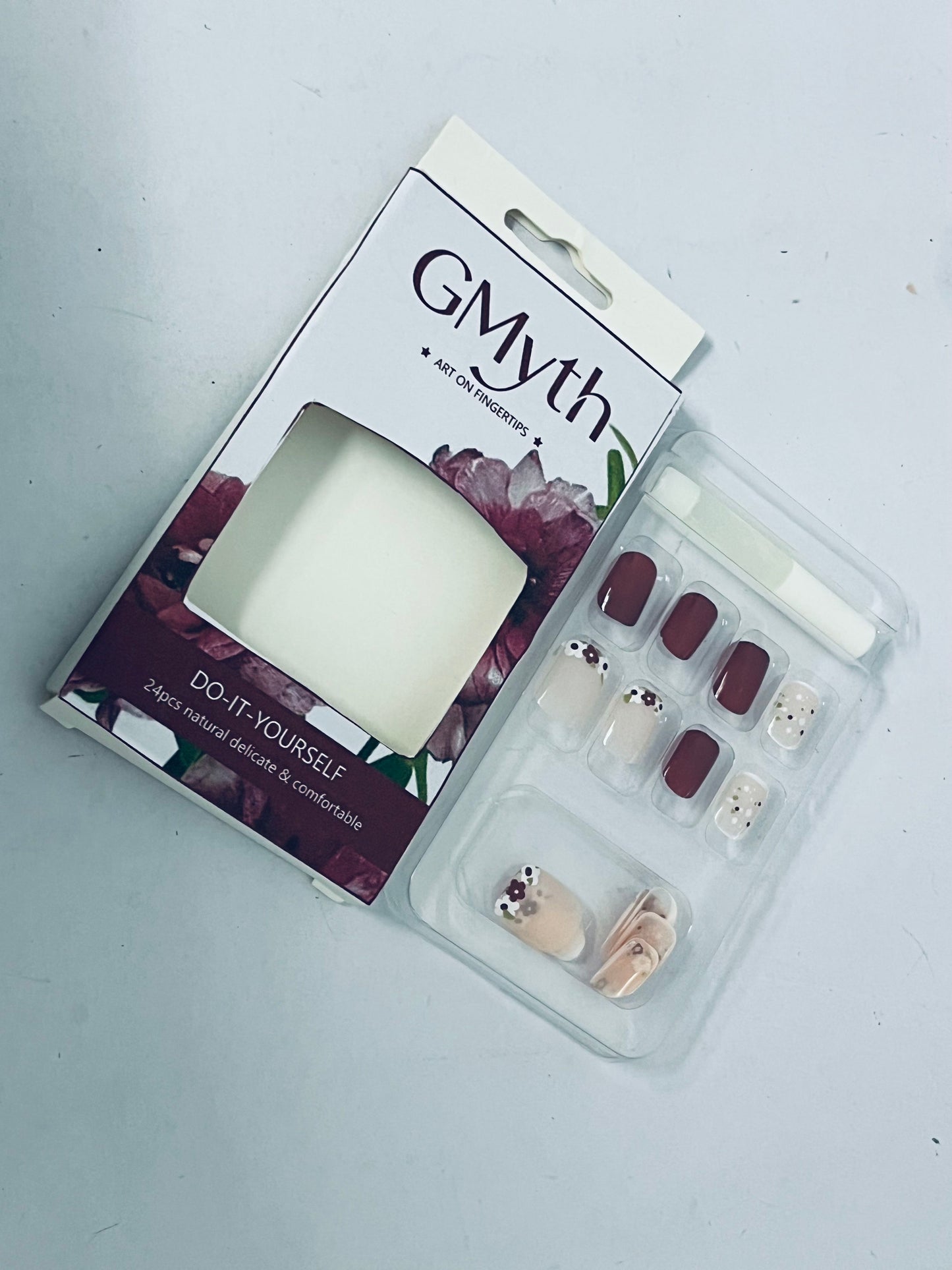 GMyth Press on Nails Short Square Fake Nails French Tip Glue on Nails Glossy Acrylic False Nails with Flower Designs Short Nails Press ons Cute Burgundy Artificial Stick on Nails for Women 24Pcs