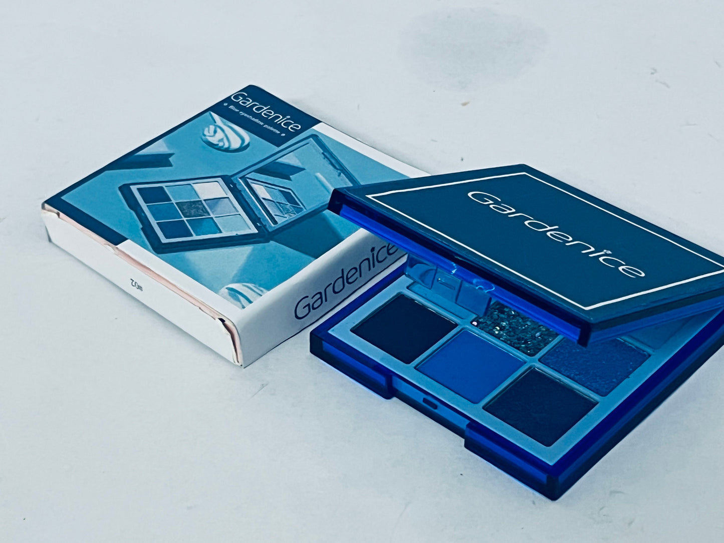 Gardenice 9 Colors Dark Light Royal Cobalt Blue Pearl White Glitter Shimmer Eye Shadow Makeup Palette Highly Pigmented Waterproof Matte Glitter Shimmer Daily Party Sparkling Eyeshadow Palett for Girl