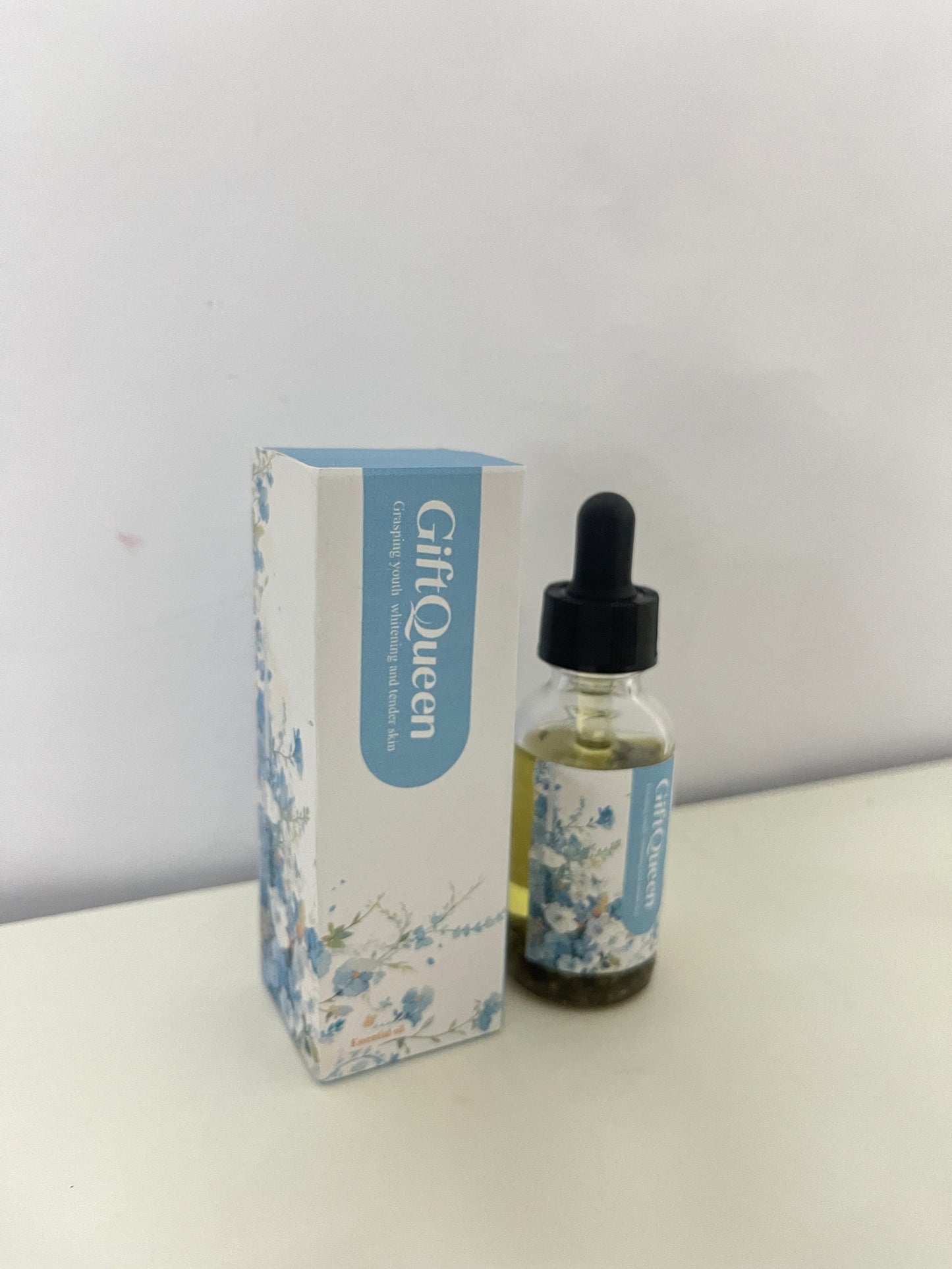 GiftQueen Floral Essential Oil, Brightening & Tendering Skin, Plant-Extracted, Dropper Design, Aromatic Care Oil